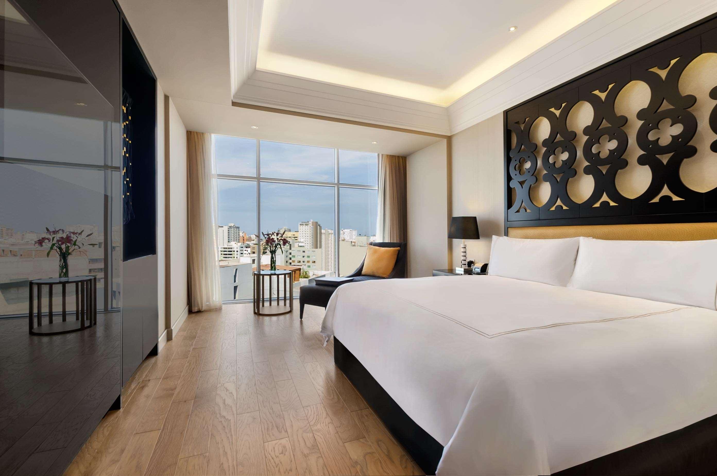 1 BEDROOM, SUITE, KING BED, EXECUTIVE LEVEL