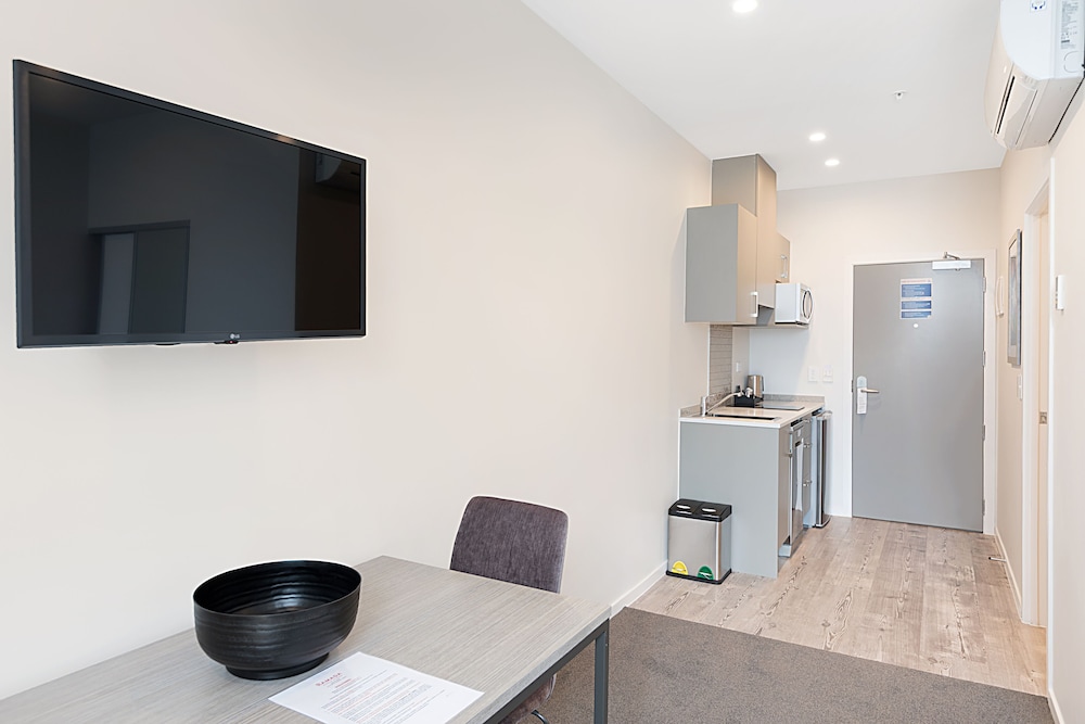 Ramada Suites By Wyndham Victoria Street West 40/57