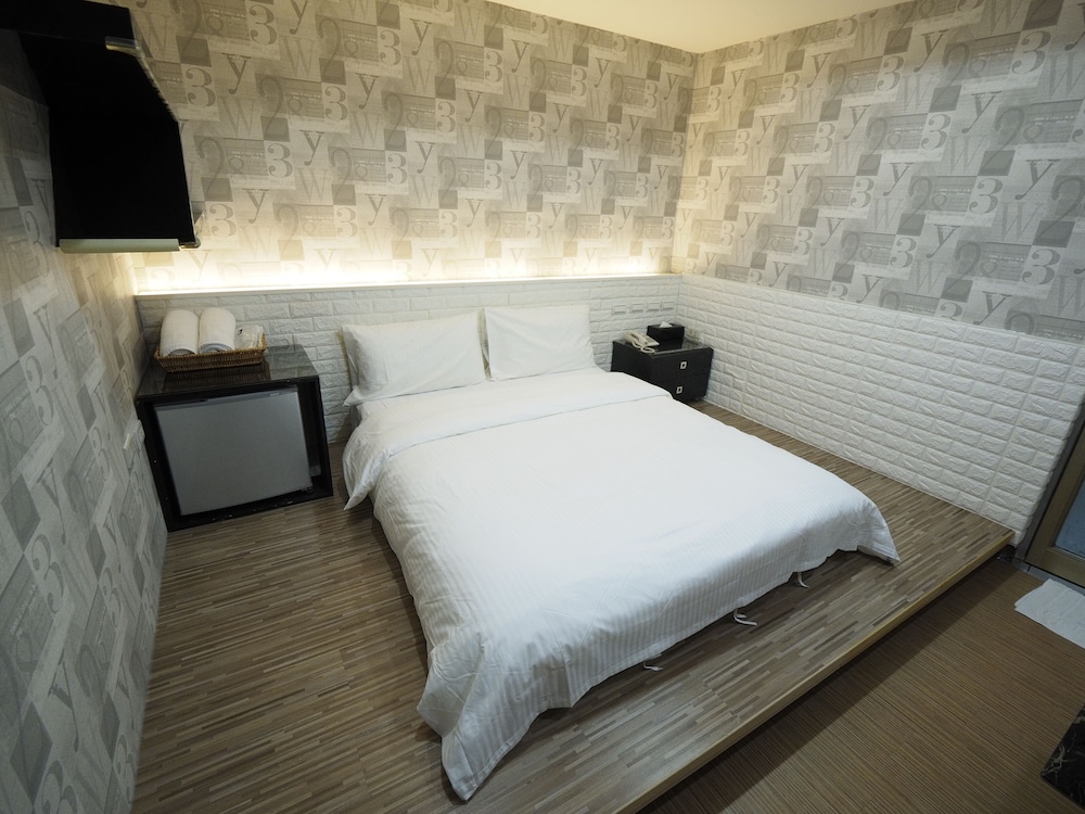 HeYue Hotel 43/55