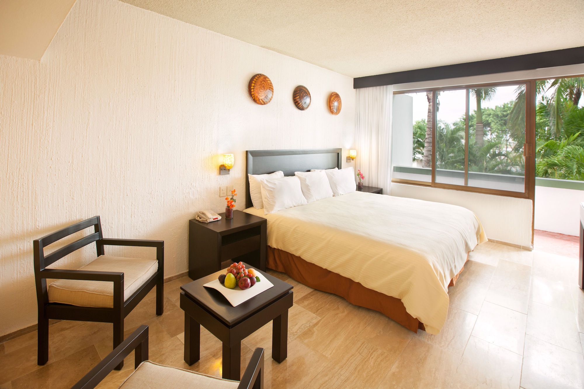 1 Bedroom, Suite, 1 King and 2 Double Beds