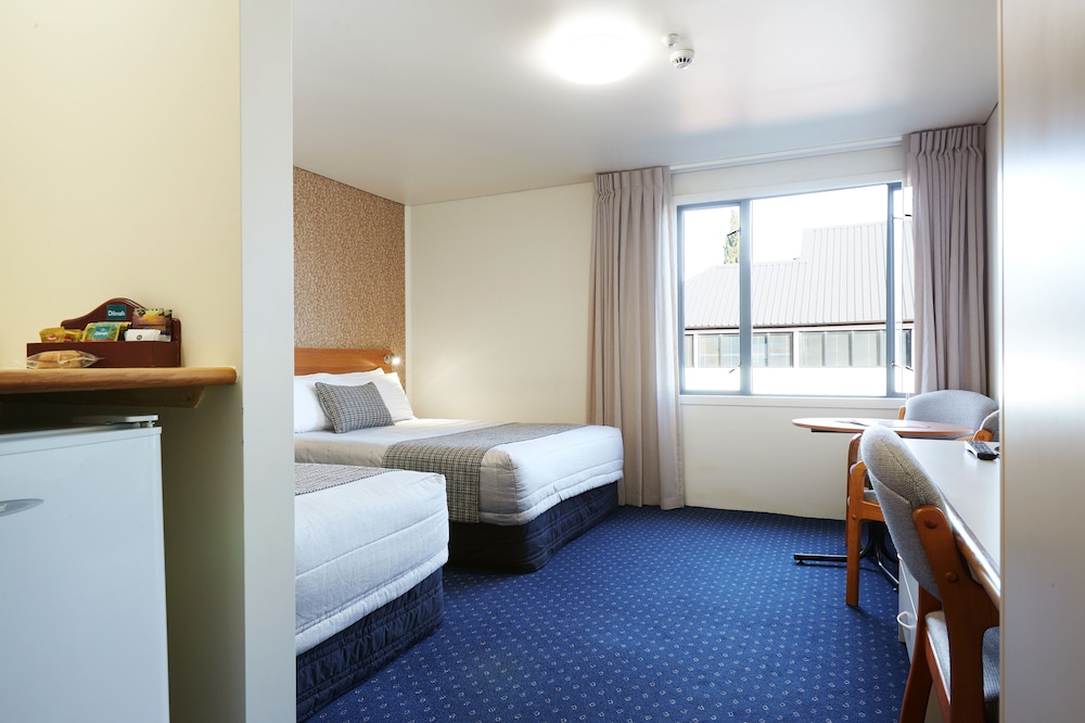Ventura Inn Suites Hamilton 9/25