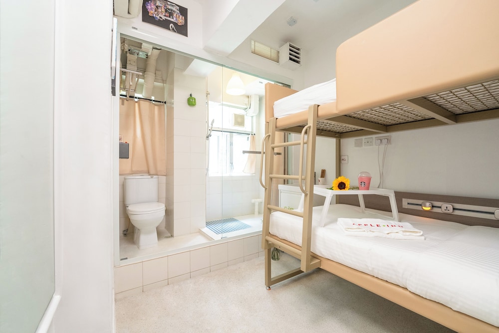 Apple Hotel 17/42