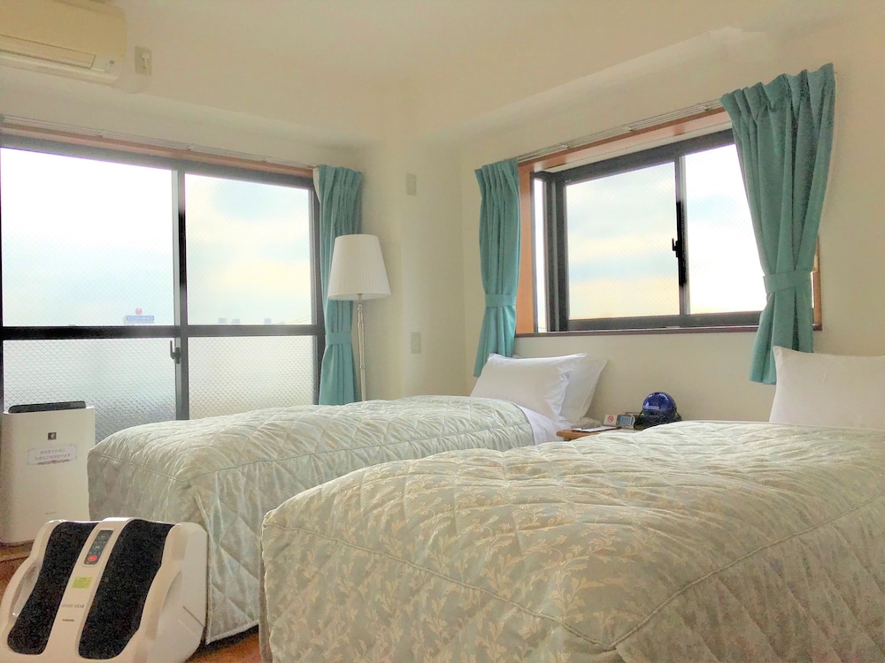 COMFORT, TWIN BEDS