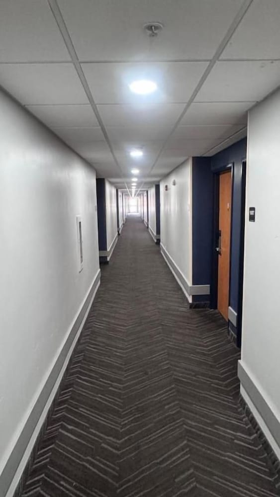 Royal Inn Midvale 29/49