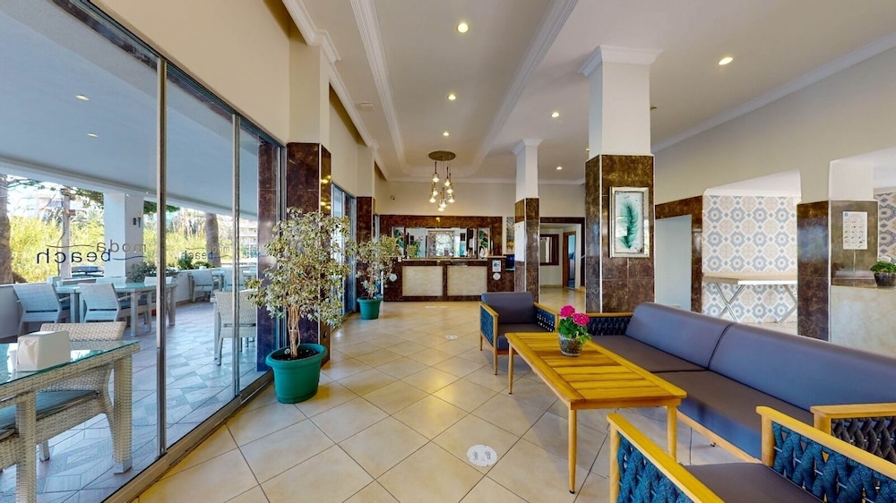 MODA BEACH HOTEL 50/57