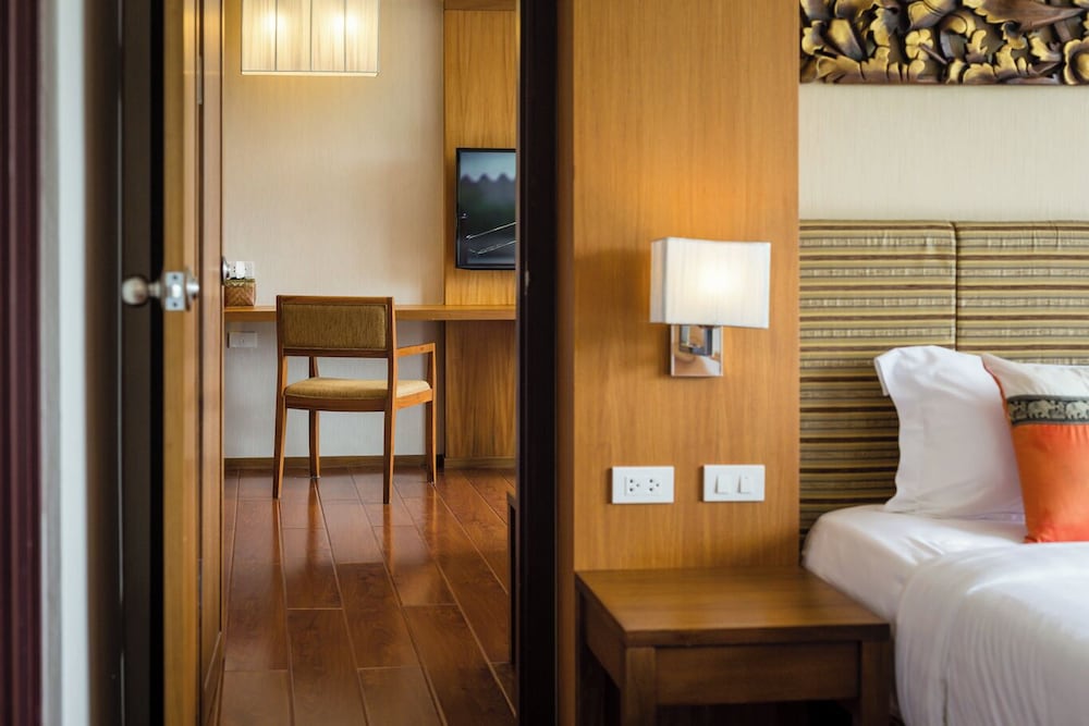 Asia Hotels Group (Poonpetch Hotel) 63/63