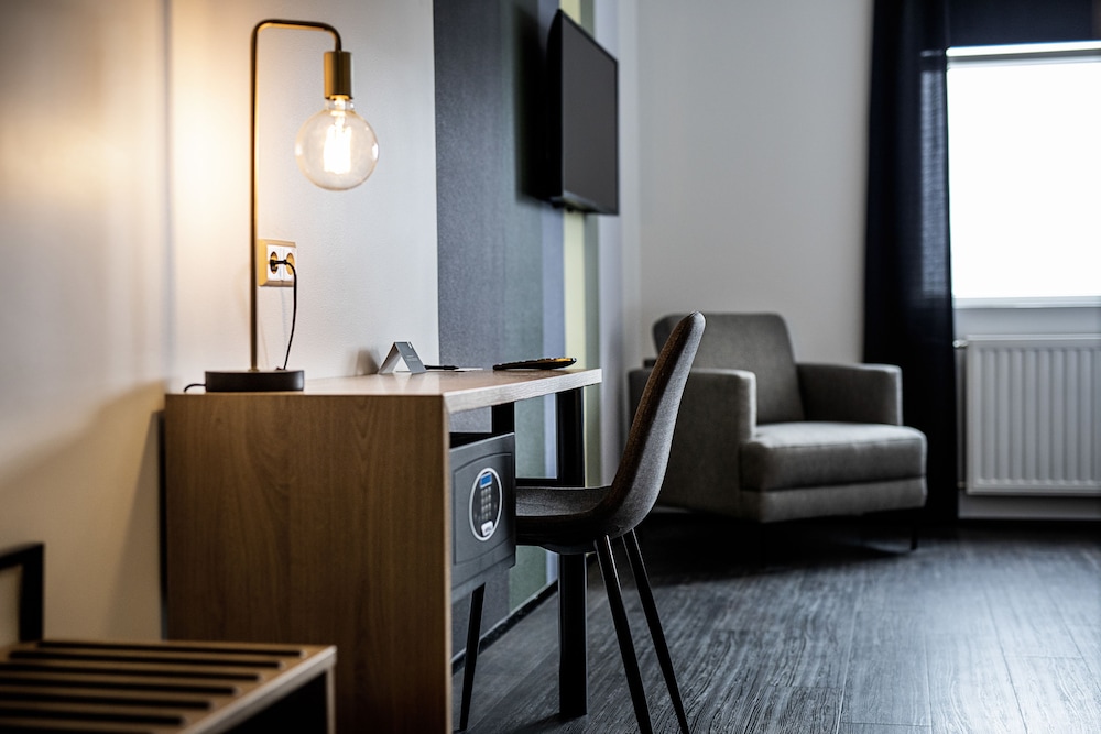 201 Hotel 35/50