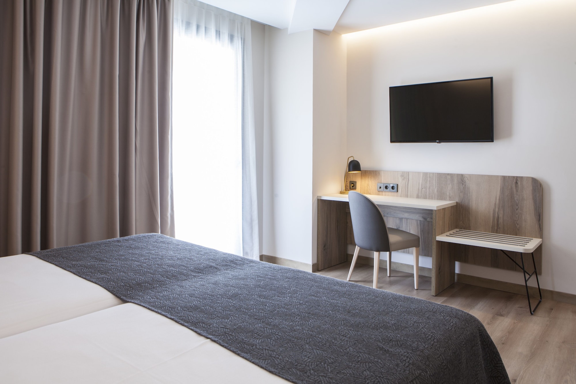JUNIOR SUITE, CITY VIEW, TERRACE