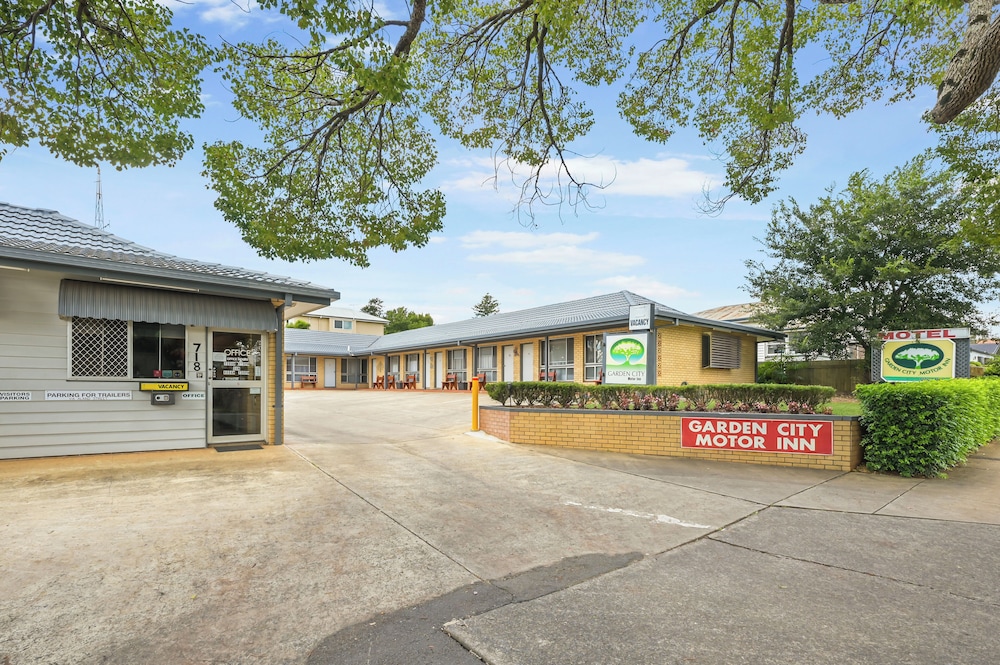 GARDEN CITY MOTOR INN 37/44