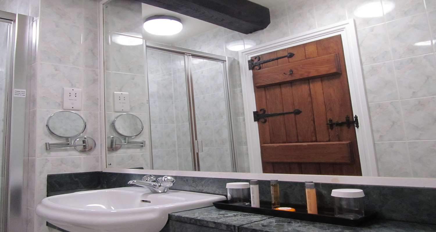 غرفة قياسية بسرير مزدوج، Windmill Village Hotel, Golf Club Spa, BWSC 4/4
