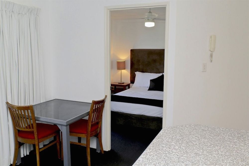 Karana Palms Self Contained Apartments 11/58