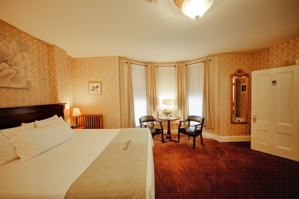 Inn At St John 18/36