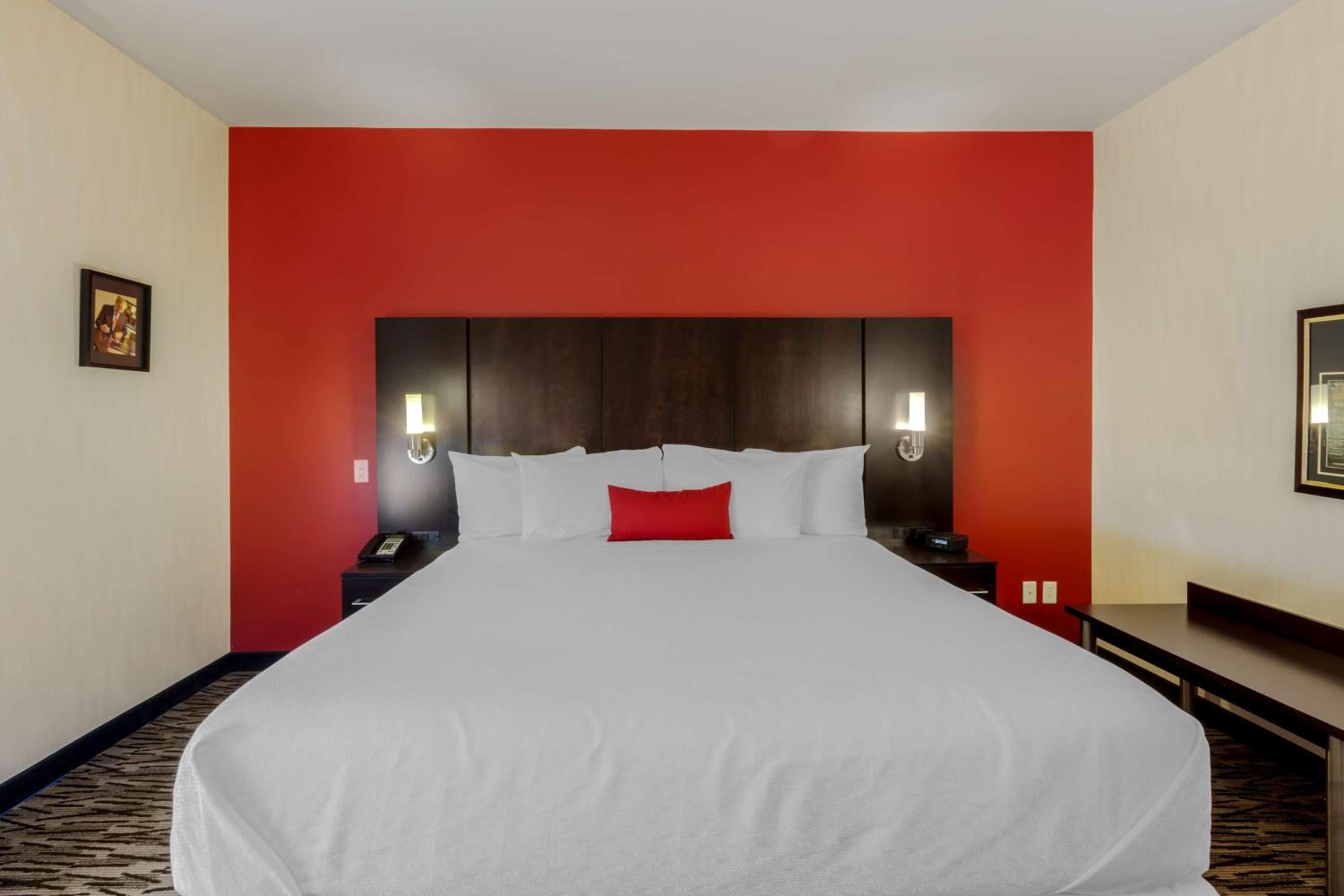Suite, King Bed, Jetted Tub
