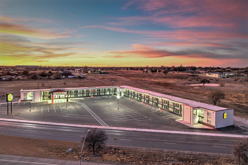 Super 8 by Wyndham Lubbock Airport 48/54