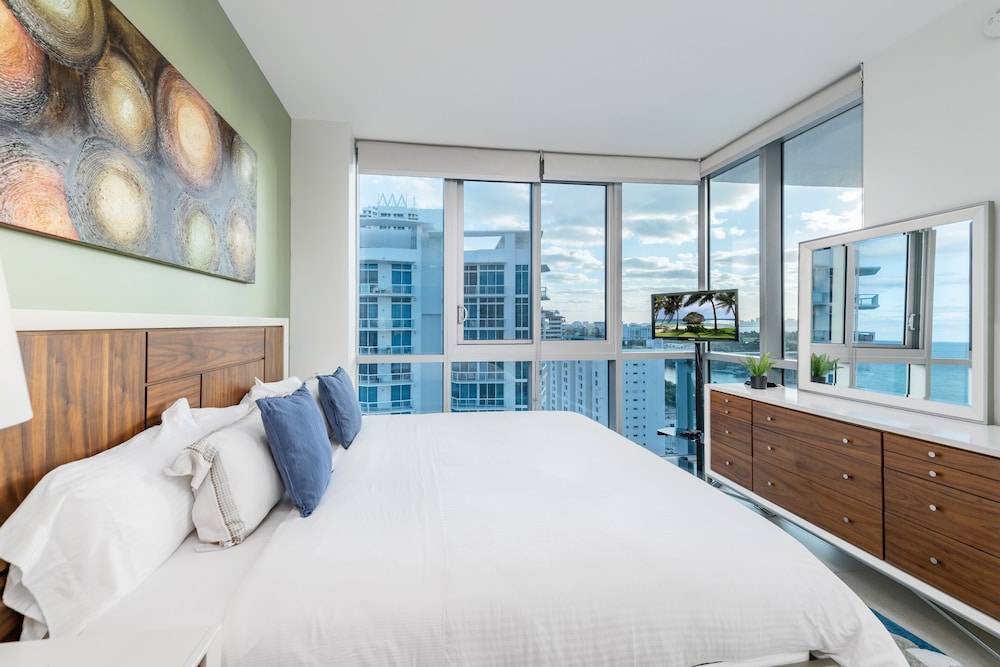 Churchill Suites Monte Carlo Miami Beach 53/76