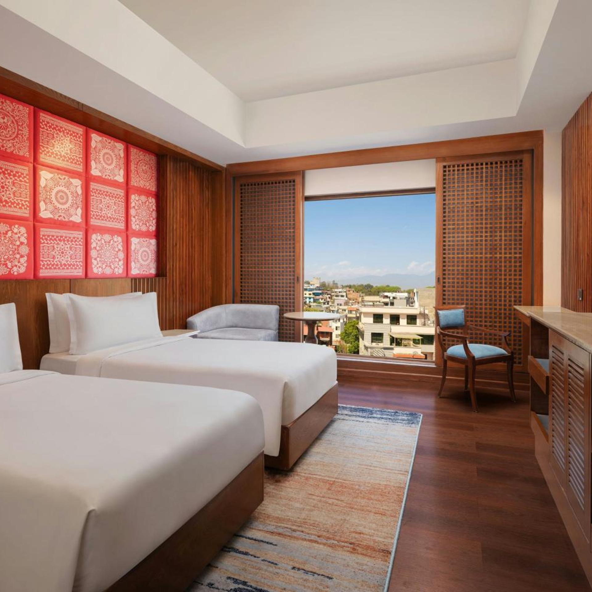 Club, Twin Beds, City View