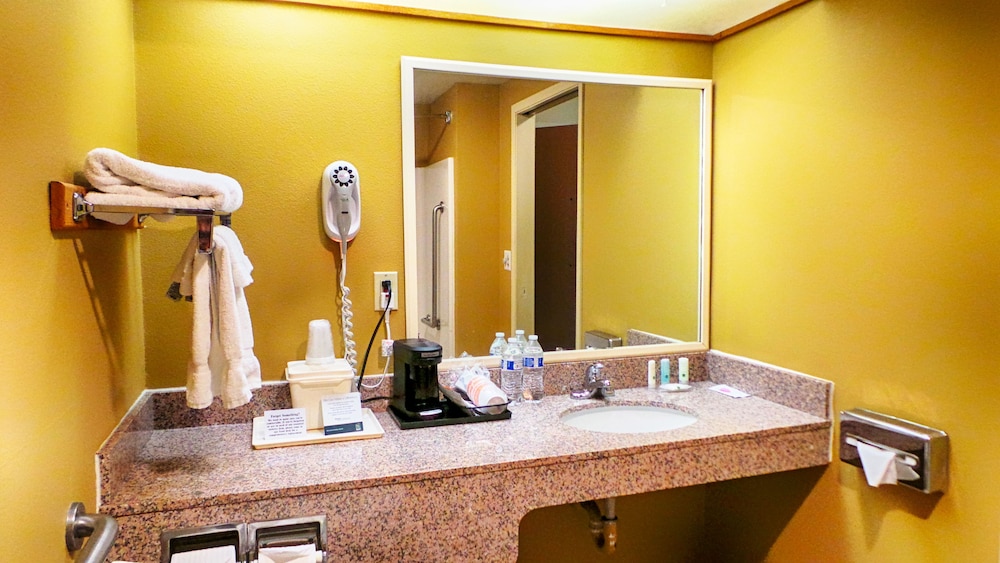 Quality Inn Airport Boise ID 50/50