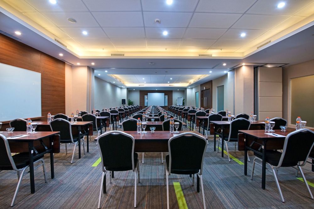 Grand Whiz Poins Square Simatupang 45/53