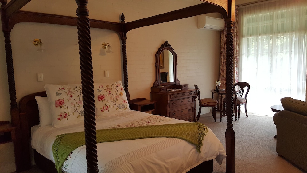 VICTORIA HOUSE MOTOR INN 14/30