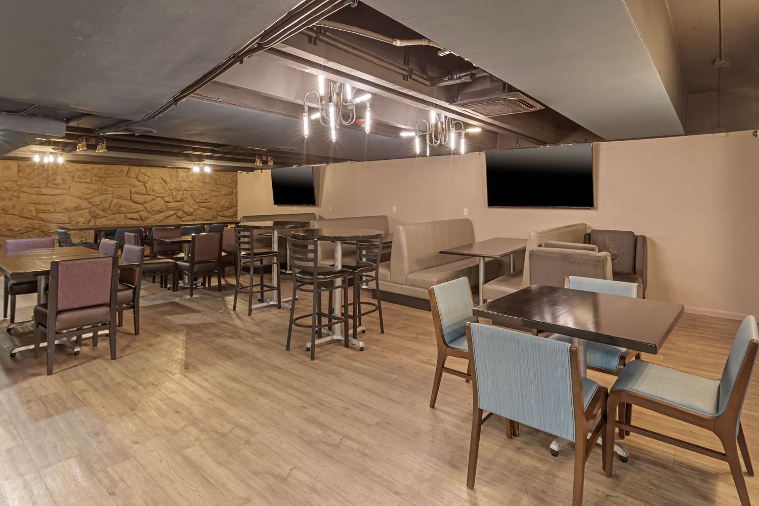 Best Western Plus Milwaukee West 37/45
