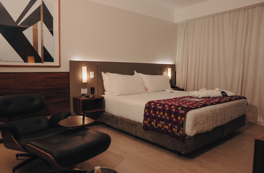 Business, Queen Bed, Sofa