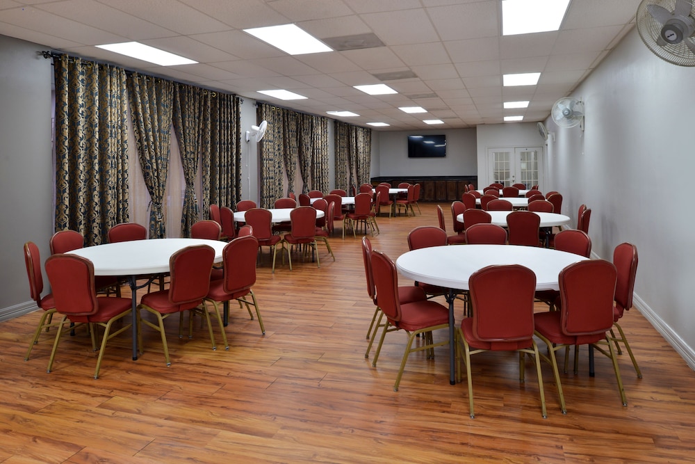 Airport Inn Nederland Texas 48/59