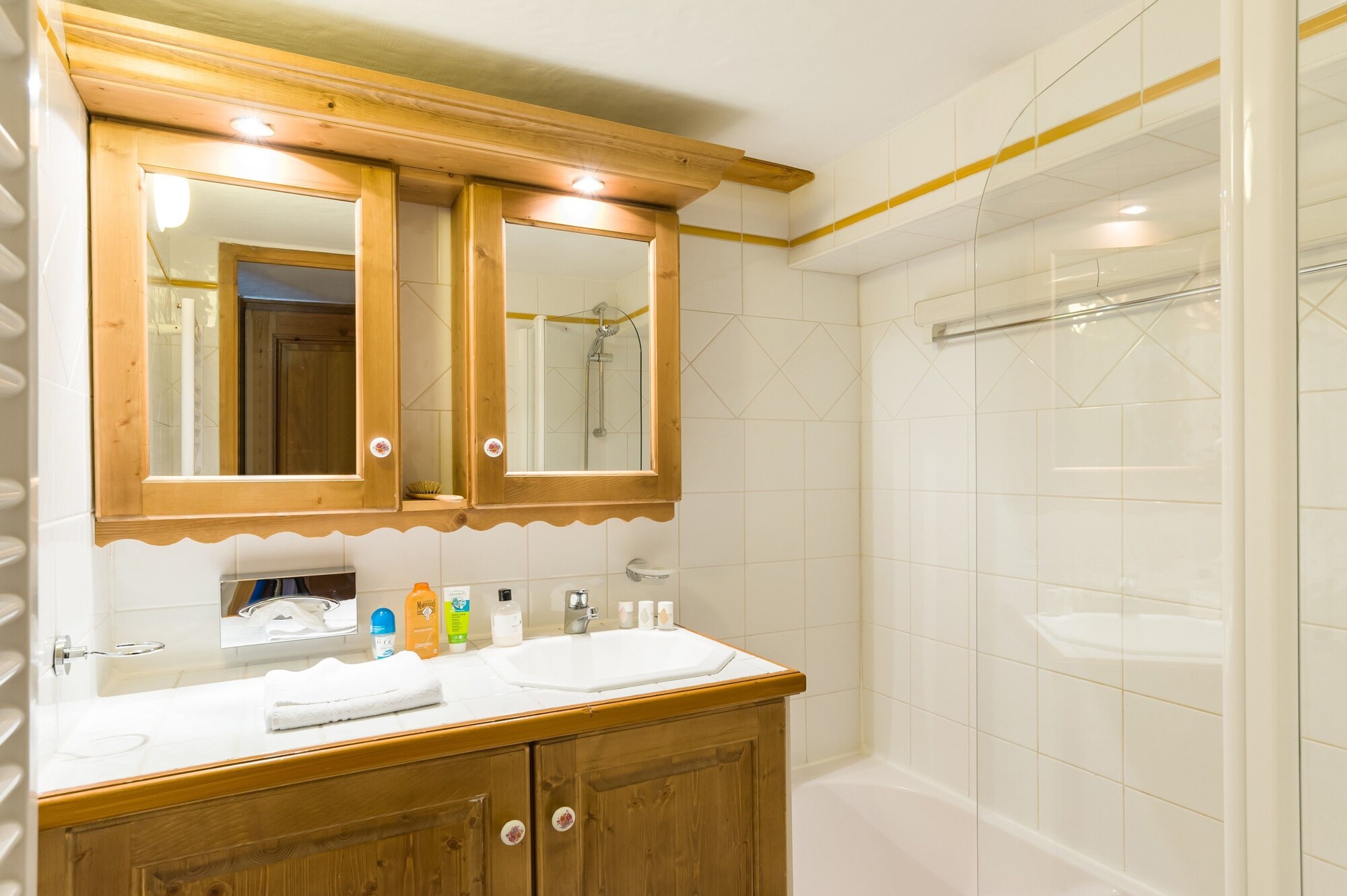 شقة بأربعة أسرّة بشرفة بغرفتين مع سرير سحّاب إضافي مع أريكة، Residence Pierre and Vacances Premium Les Alpages de Chantel 3/3