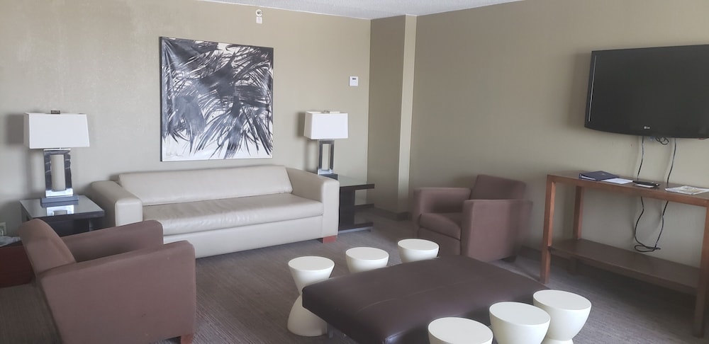 Doubletree By Hilton Hotel St Louis Westport 34/54