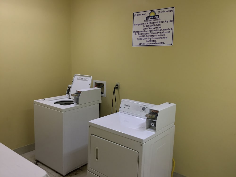 Days Inn By Wyndham Baytown East 37/50