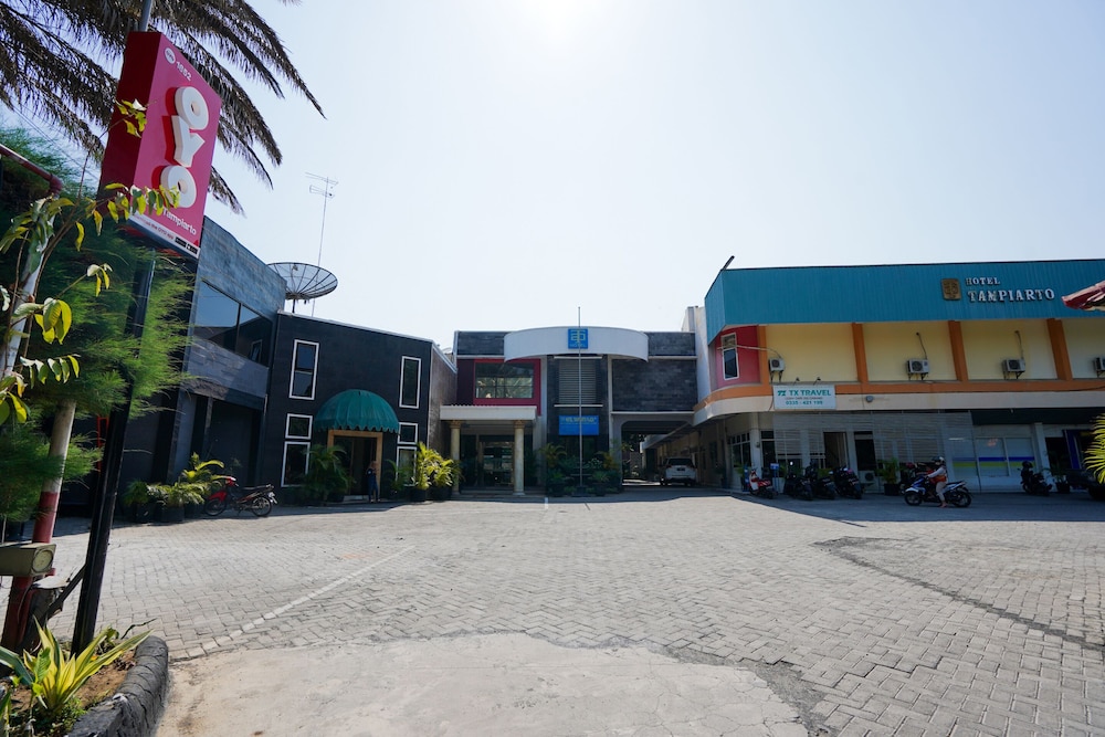 OYO 1652 Hotel Tampiarto 31/35
