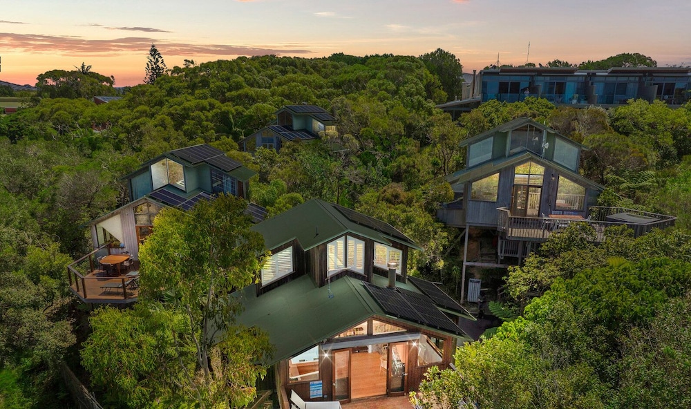 The Oasis Apartments and Treetop Houses 45/47