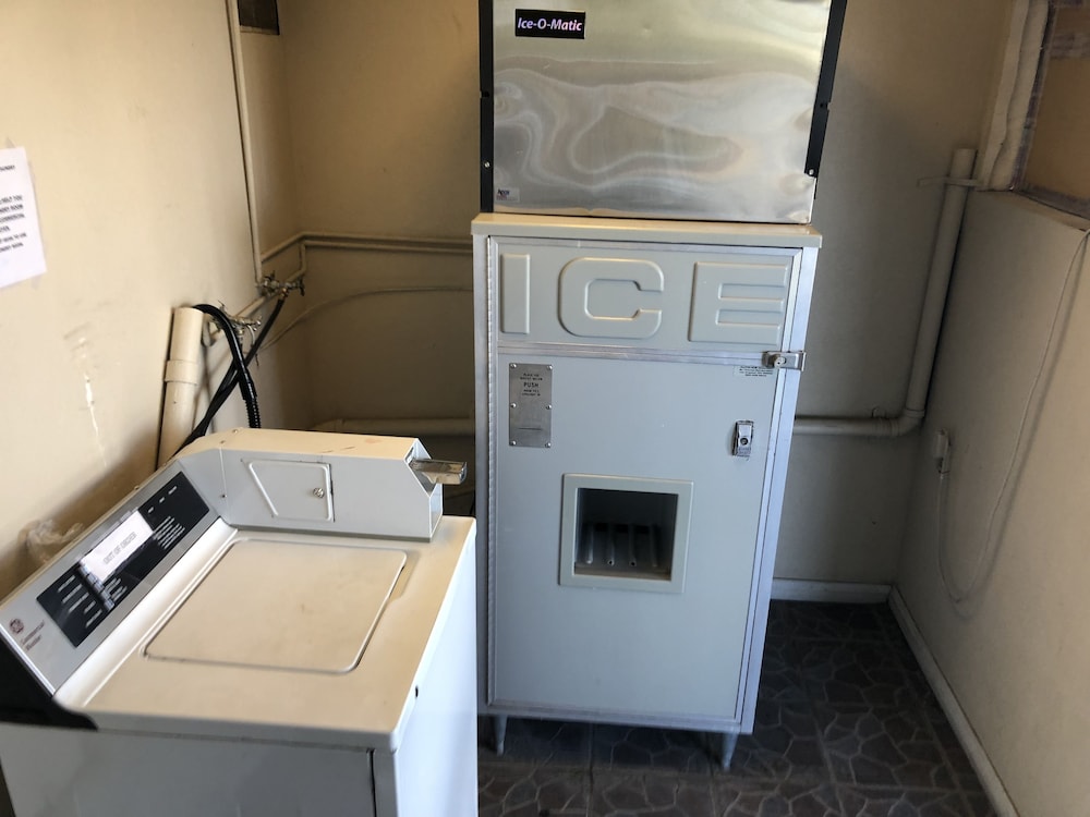 Super 8 By Wyndham Ridgecrest 44/44