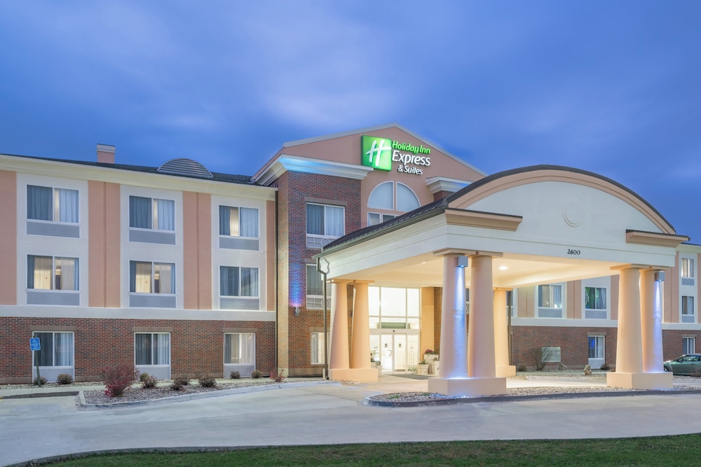 Holiday Inn Express Hotel Suites Ames 56/58