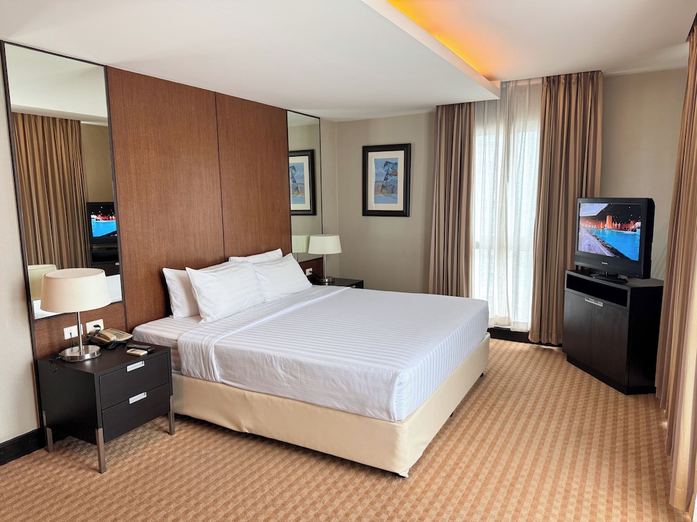 The Narathiwas Hotel and Residence Sathorn Bangkok 24/63