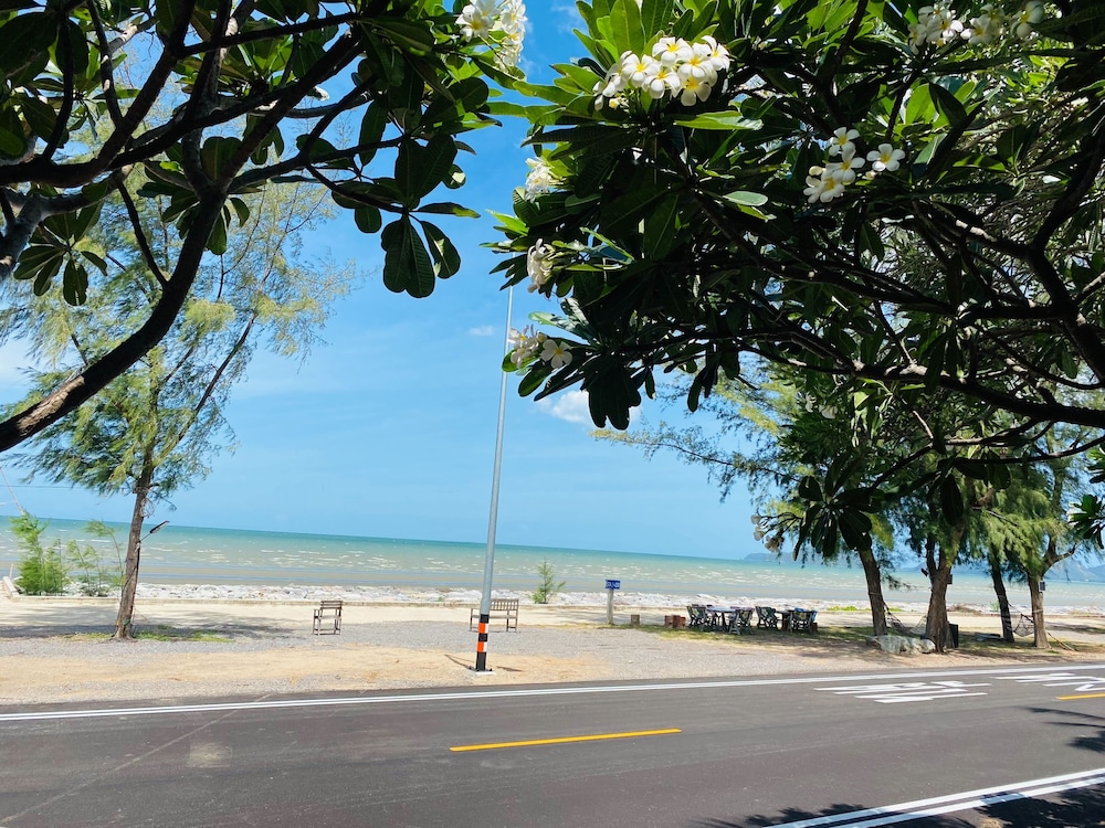 Pranmanee Beach Resort 39/50