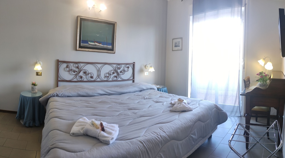 Ares Hotel 6/33