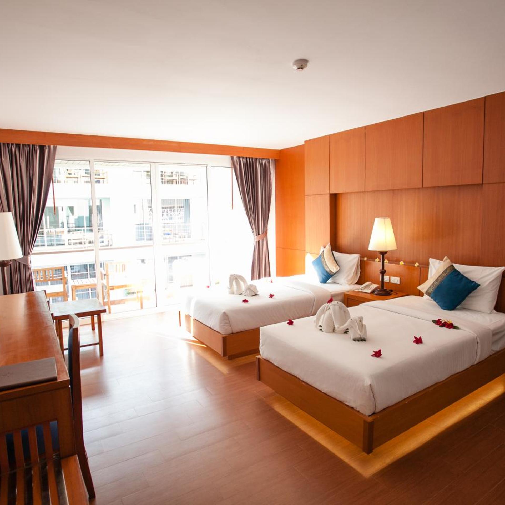 DELUXE, DOUBLE BED