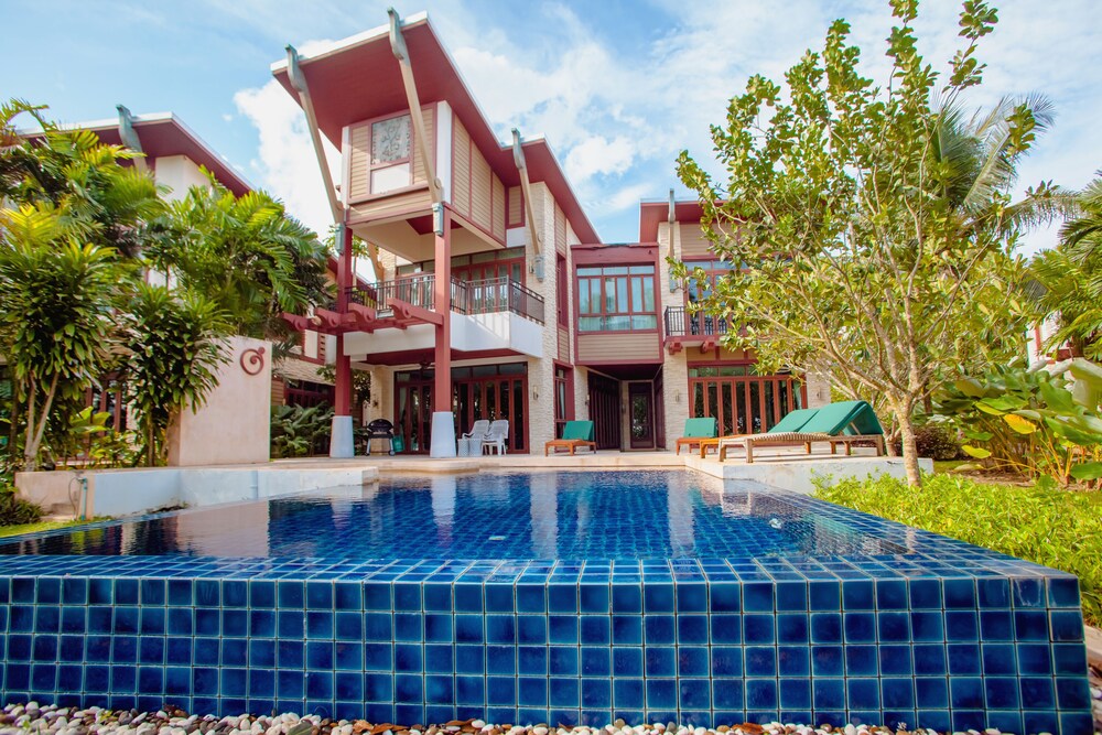 Amatapura Beach Villa 12 4/57