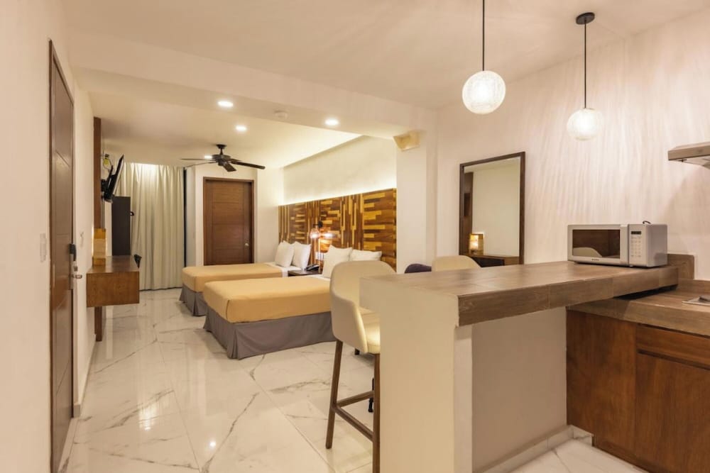 Marvic Hotel 6/36