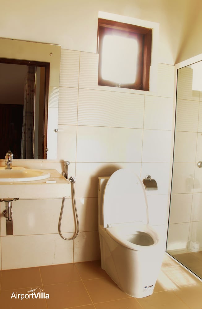 جناح عائلي، Airport Villa 3/3