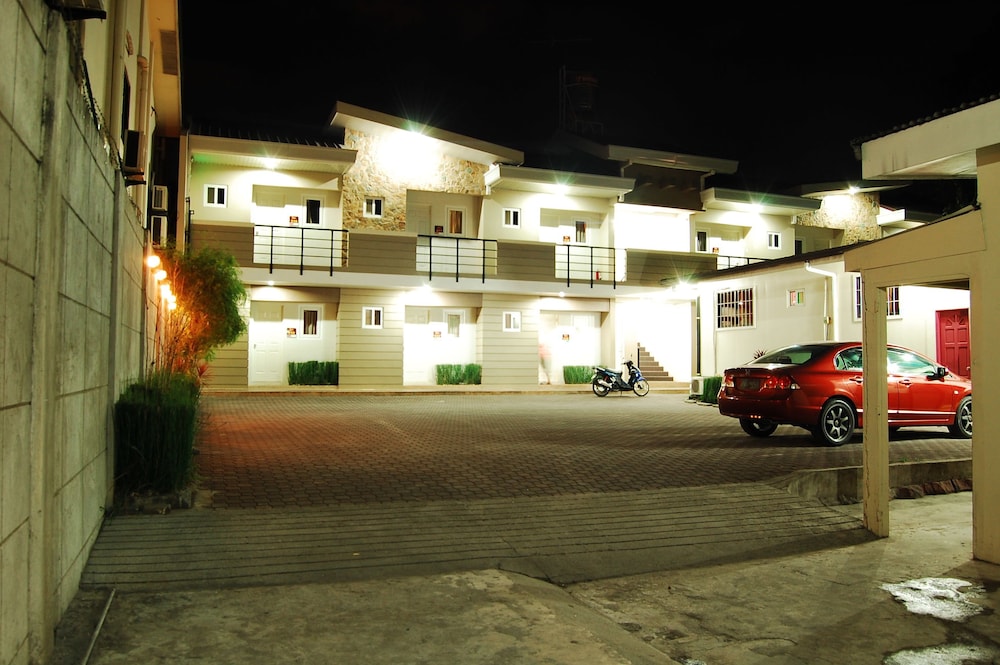 Rumi Apartelle Hotel 20/24