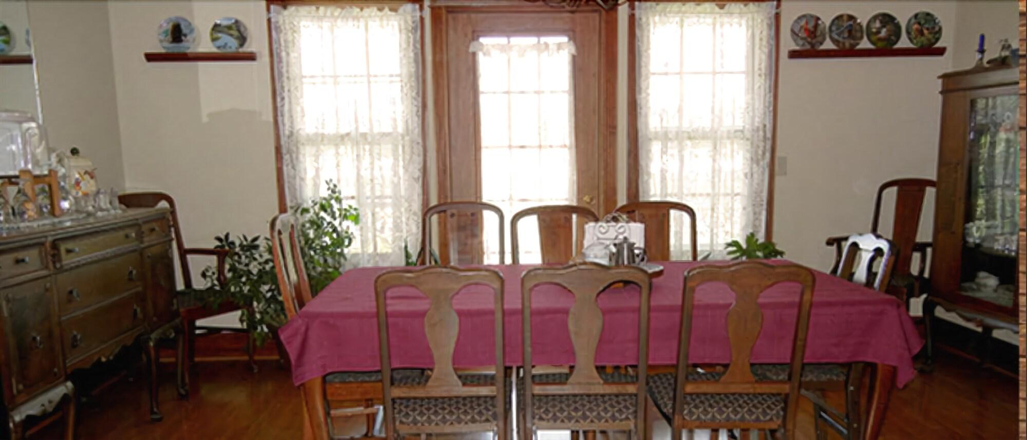 The Feathered Star Bed and Breakfast 14/16