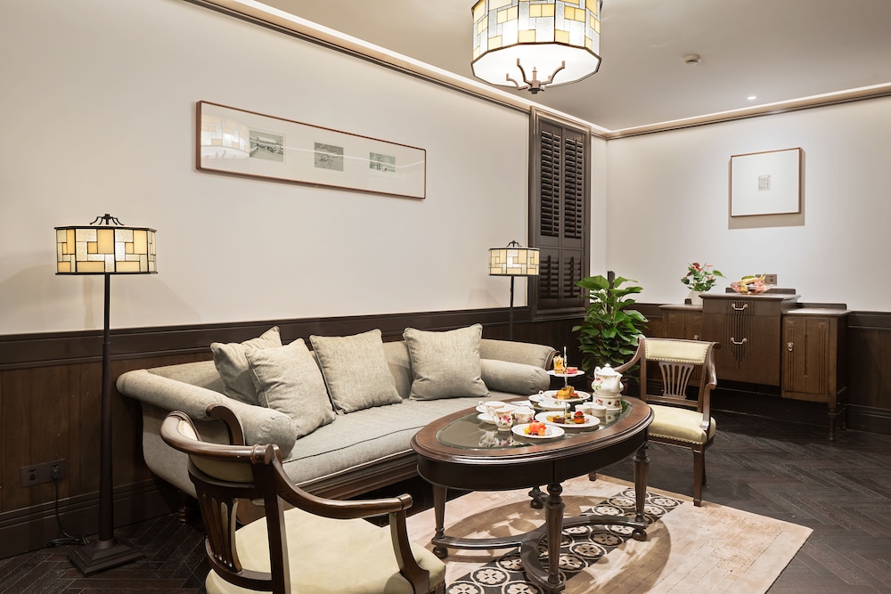Chaptel Hotel 35/65