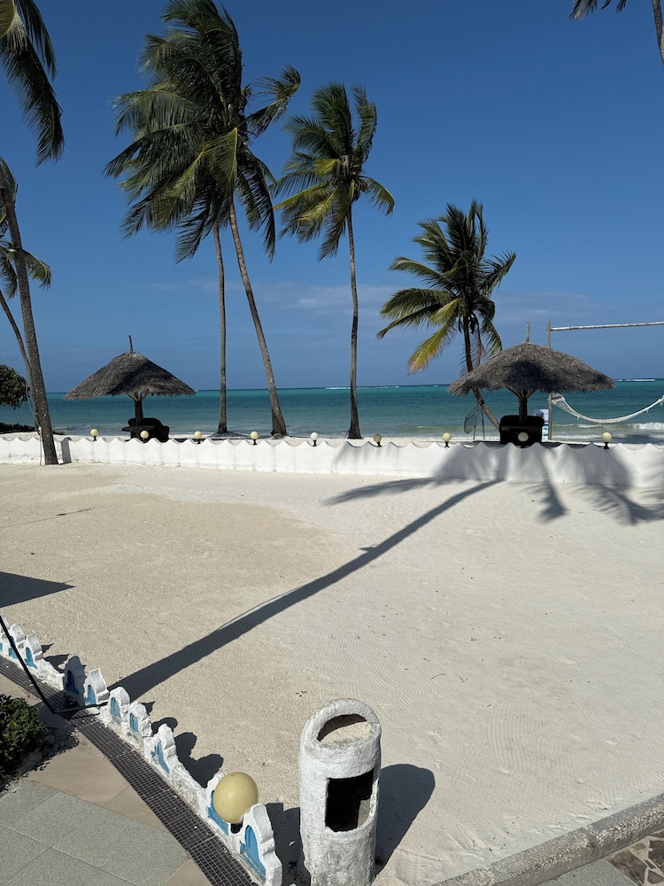 Zanzinite Beach Spa Hotel 30/39