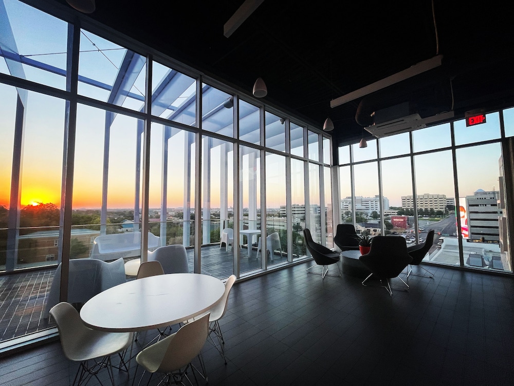 Hotel Revel 44/48