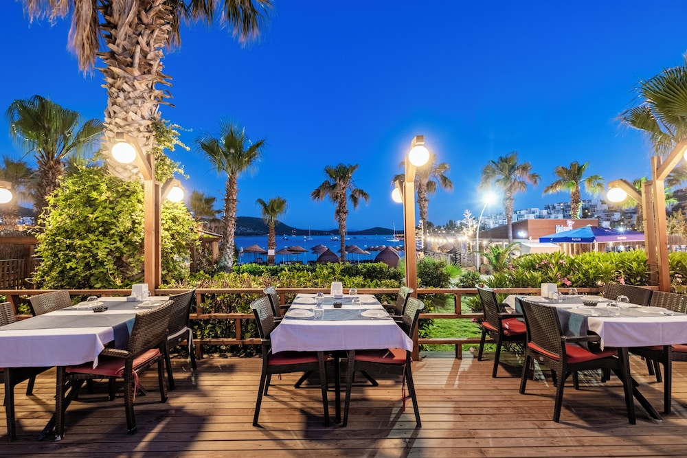 Costa Bitezhan Hotel 56/73