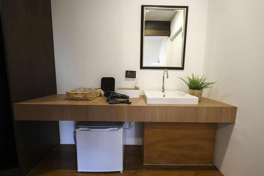 Siam Nitra Boutique Hotel 68/76