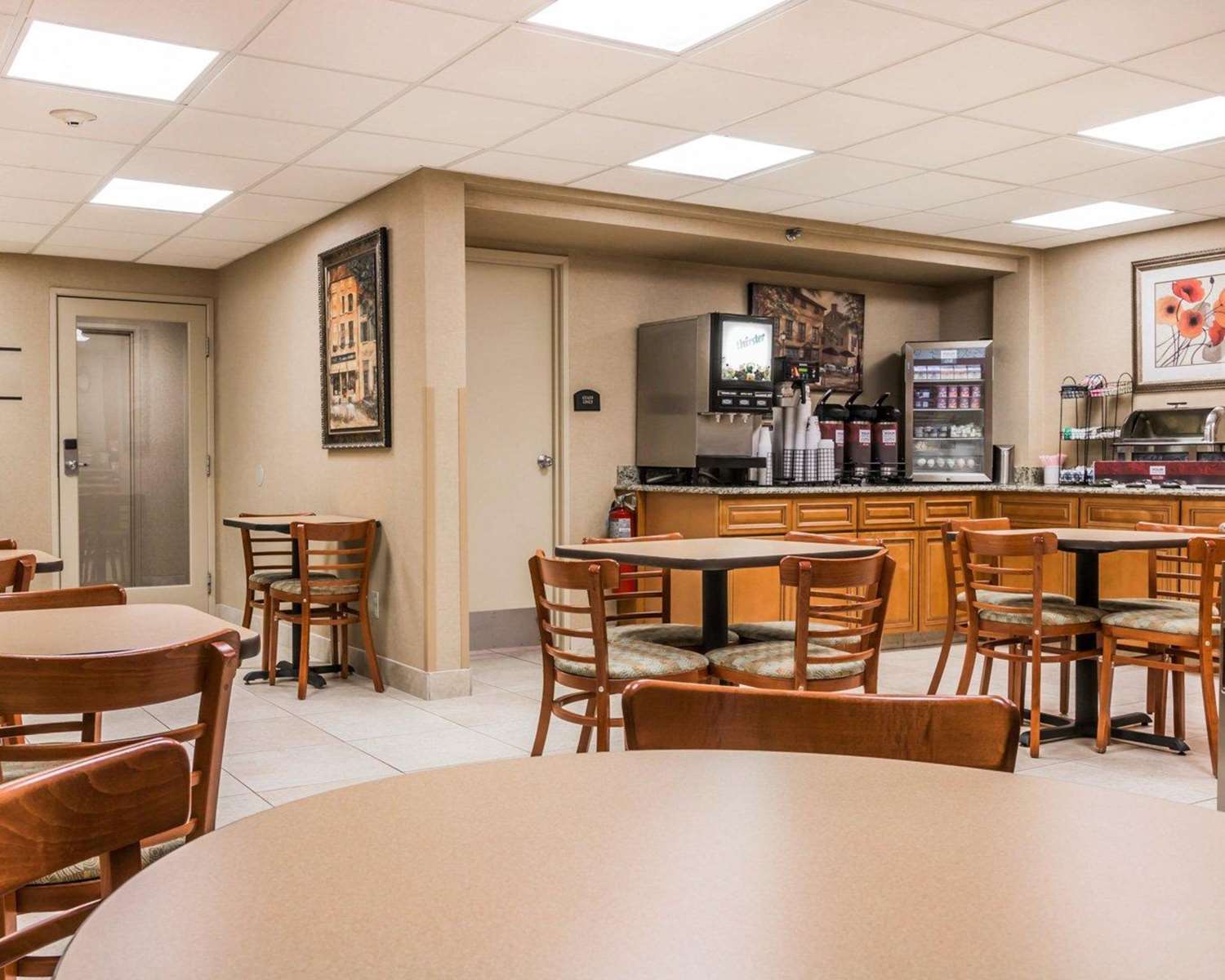 Wingate by Wyndham Utica 13/22