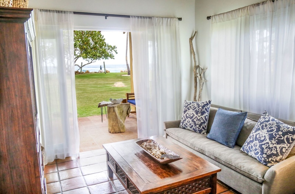 Villa Montana Beach Resort 47/75