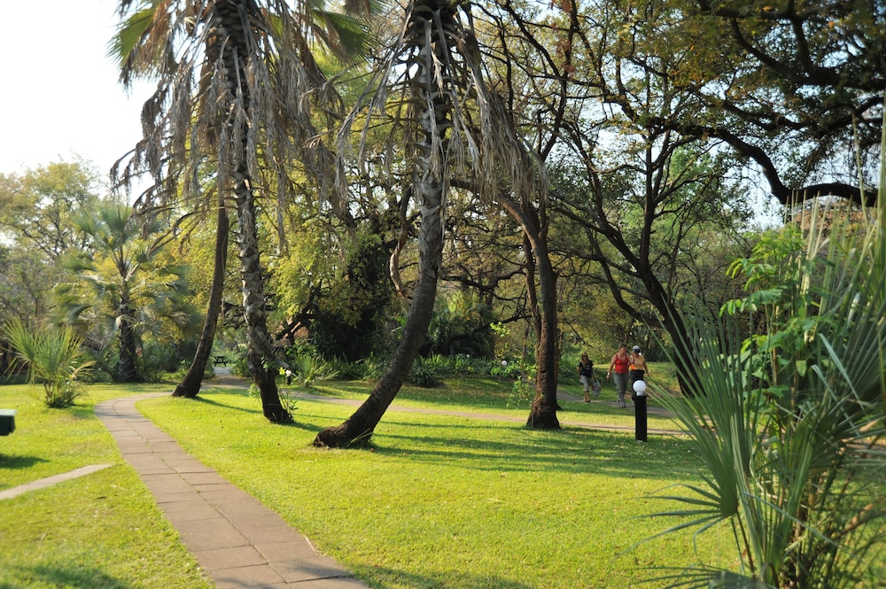 Victoria Falls Waterfront 51/74